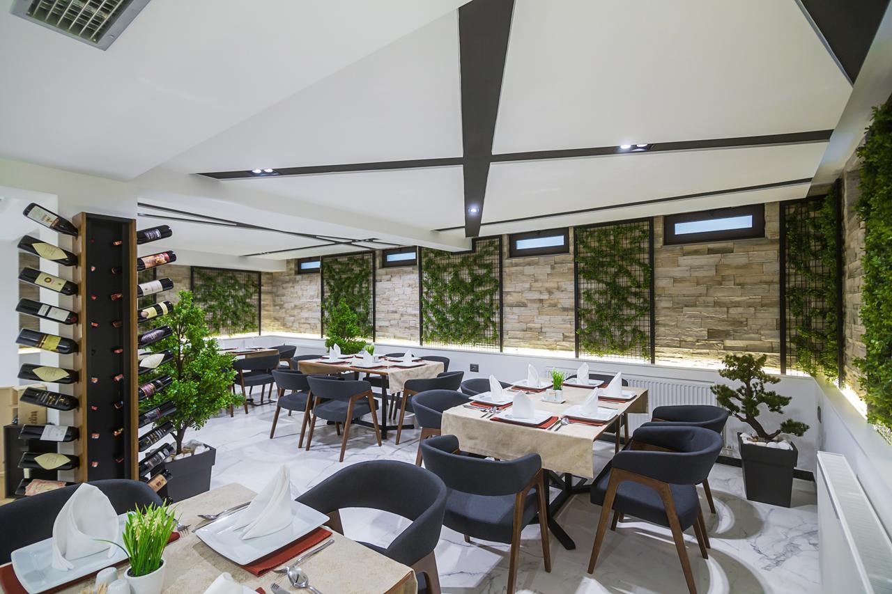 קורצ'ה Hotel Regal מראה חיצוני תמונה