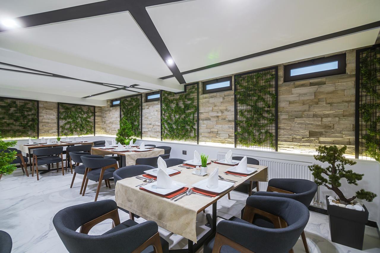 קורצ'ה Hotel Regal מראה חיצוני תמונה