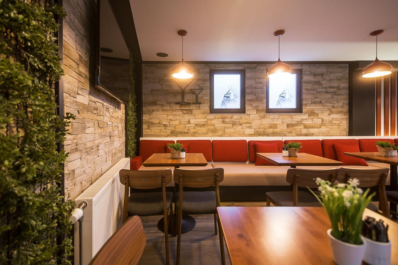 קורצ'ה Hotel Regal מראה חיצוני תמונה